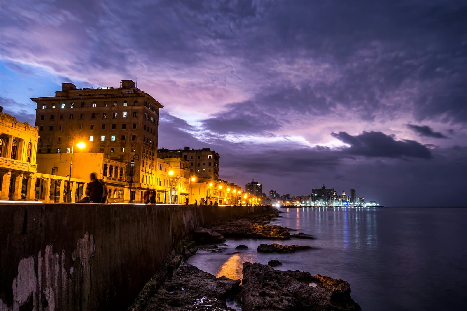 Ciudad al atardecer